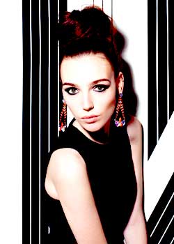 Immagine HAIRFASHION ANGELA LOWERY - Y SALON A133-02.jpg