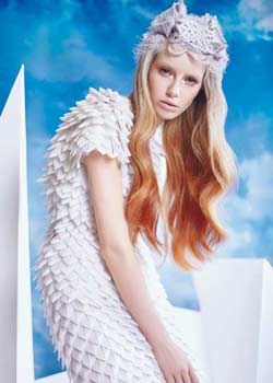 Immagine HAIRFASHION LUIGI MARTINI AND INTERNATIONAL CREATIVE TEAM B185-05.jpg
