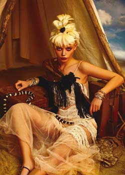 Immagine HAIRFASHION LUIGI MARTINI AND INTERNATIONAL CREATIVE TEAM B185-14.jpg