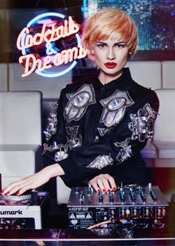 Immagine HAIRFASHION LUIGI MARTINI AND INTERNATIONAL CREATIVE TEAM B298-05.jpg